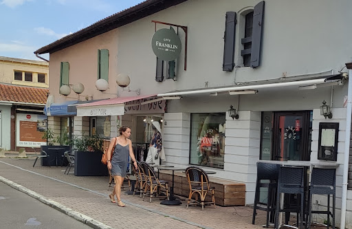 Eclairage prêt à porter féminin