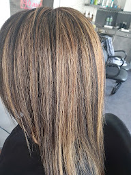 Photo n°23 de zitouni coiffure à Argenteuil (Salon de coiffure)