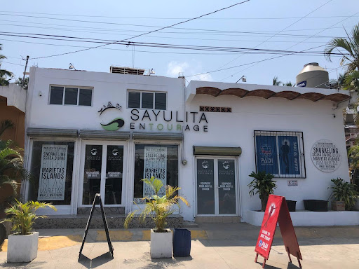 Sayulita Entourage