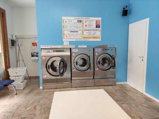 LAVANDERIA SELF SERVICE BOLLE BLU - Italy