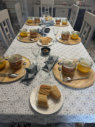 Photo n°4 de Nadia Suillot La Pinstrie Gîte & Chambres d'hôtes, sauna-jacuzzi, piscine et soin bien-être en Anjou. à la pinstrie (Piscine)