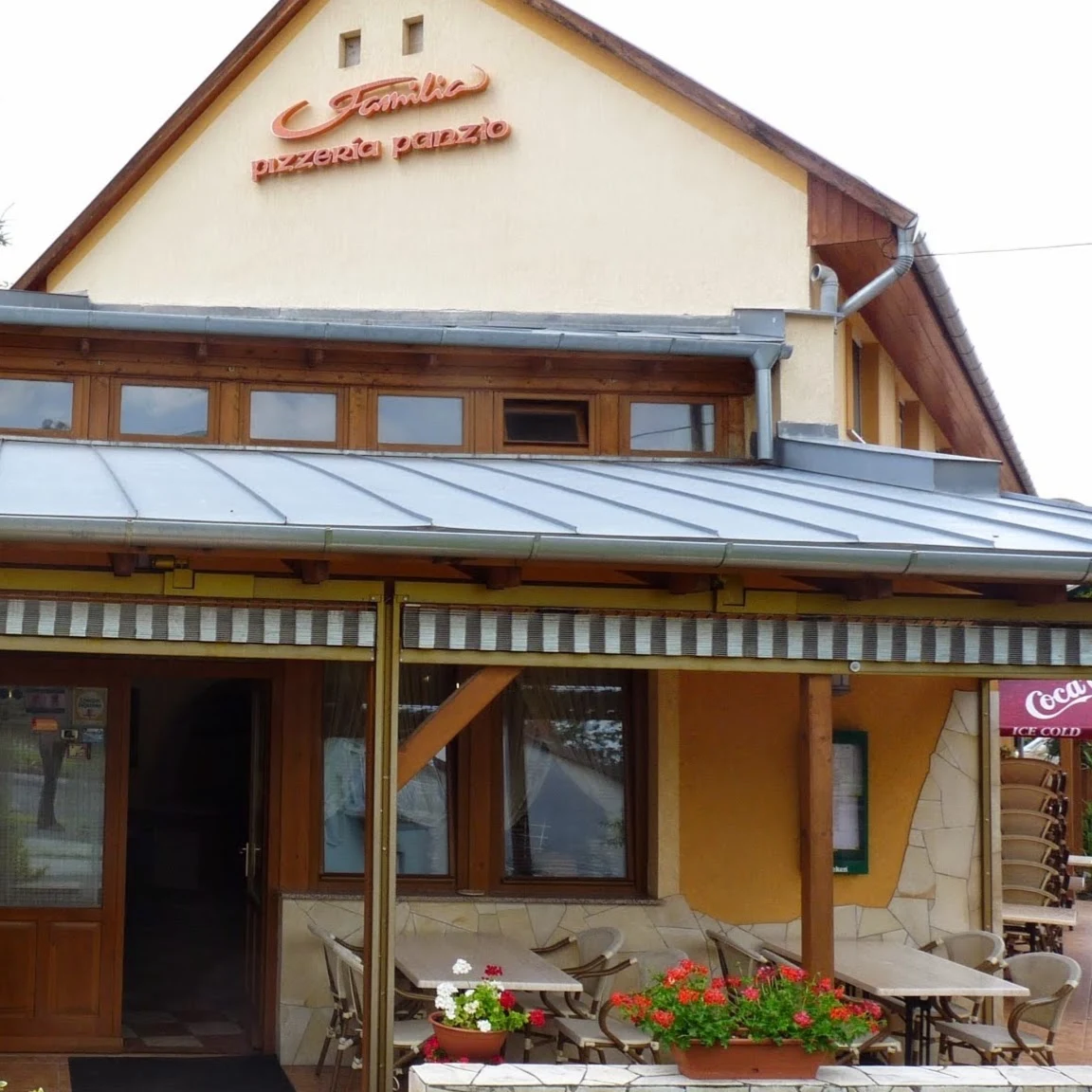 Familia Pizzéria & Panzió