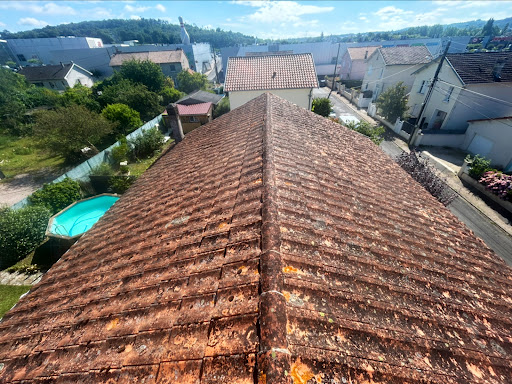 Photo de FD Rénovation - Fargeas David Couvreur Dordogne Fuite Toiture à Chancelade (24650)