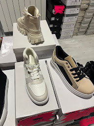 Photo n°29 de L'atelier de Vivie - Boutique de Chaussures, Maroquineries et Accessoires,Parfums, MIKADO à Sainte-Marguerite-sur-Duclair (Parfumerie)