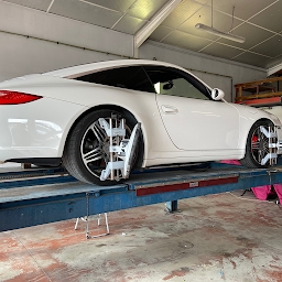 Photo n°5 de Garage Fuchs Spécialiste Mercedes & Jeep, réparations toutes marques à Milhaud (Magasin de pneus)