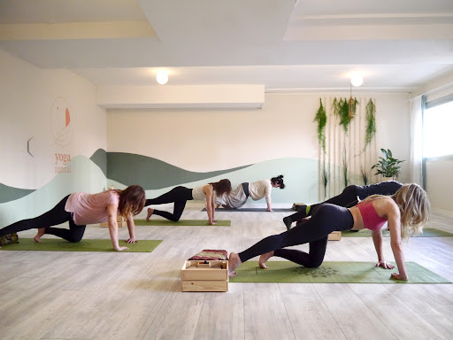 Victoria de Miguel Escuela de Crecimiento Yoga Sadhana Zaragoza - Thumbnail