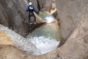Photo n°8 de canyoning spéléo et raquettes Pyrénées autrement à Bagnères-de-Bigorre (Agence de voyages)