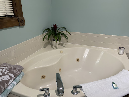 Spruce Hill Inn & Cottages - Thumbnail
