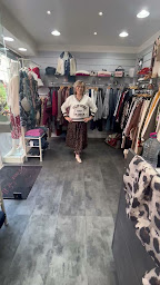 Photo n°2 de Pour Elles à Asnières-sur-Seine (Magasin de vêtements pour femmes)