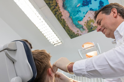 Herr Alexander Esser