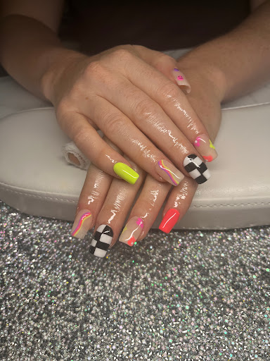 Stranger nails - Visual