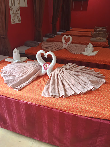 Danaya massage waxing