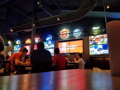 Photos of Pluckers Wing Bar