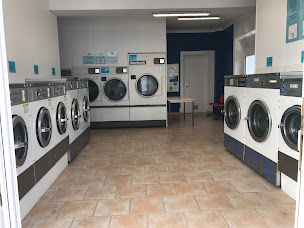 Photo n°6 de LAVERIE COGNAC LAVOMATIQUE à Cognac (Blanchisserie)