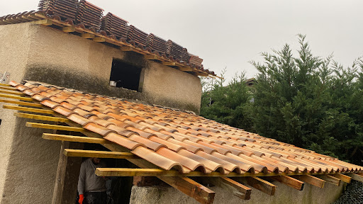 Photo de RN Couverture 33 : Votre artisan couvreur en Gironde et alentours (Toiture, Zinguerie, Urgences) à Rauzan (33420)
