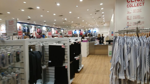 UNIQLO LA DEFENSE