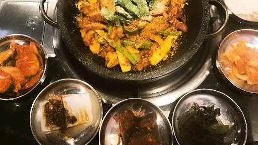 Hwang Soh Grill 황소 그릴 ( 곱창, 대창, 막창 Korean BBQ) - Thumbnail