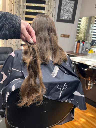 Ashley’s Cutting Edge - Thumbnail