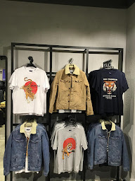 Photo n°6 de JACK & JONES à Strasbourg (Magasin de t-shirts)