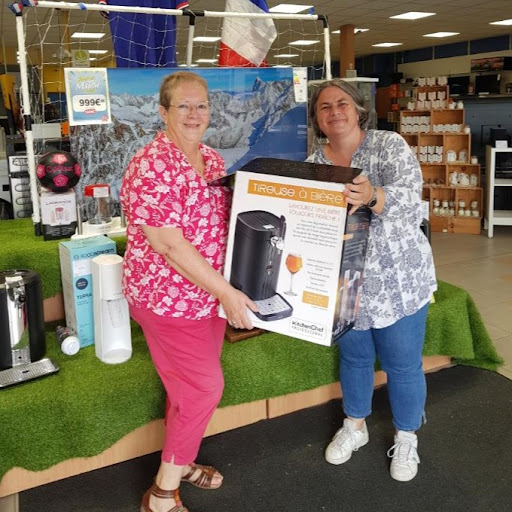 La gagnante de notre concours est Madame Sylvie Dumontroty. Félicitation à elle et un grand merci à tous les participants. Continuez à nous suivre pour d'autres évènements:)