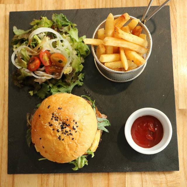 Cousin's Burger & Coffee