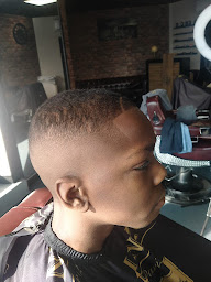 Photo n°19 de BARBER CLASSE SANS RDV COUPE ADULTE 15€ COUPE ET BARBE 25€ COUPE ENFANT 12€ BARBE 10€ STATIONNEMENT FACILE A PROXIMITE à Saint-Jean-de-la-Ruelle (Salon de coiffure)