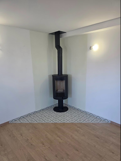 Rénovation énergétique : place au poêle à bois !Après...