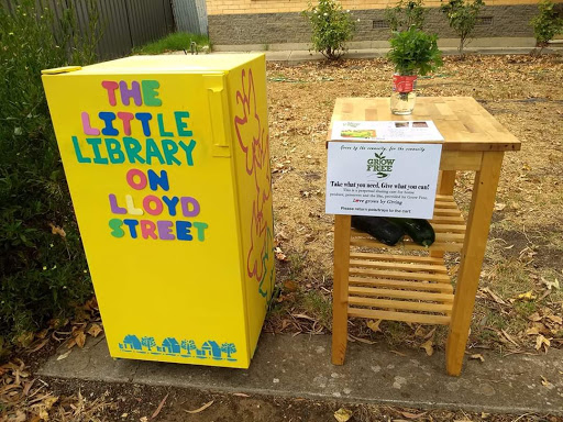 The Little Library on Lloyd st STREET Library - Thumbnail