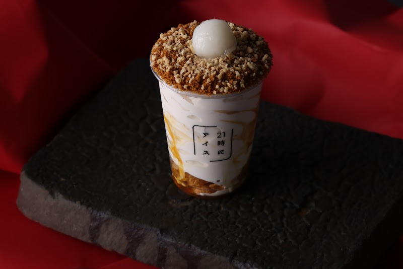 21時にアイス八丁堀店 ／ Ice cream at 21:00 hatchobori