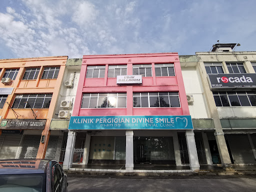 Divine Smile Dental Clinic 心为心牙科诊所 Klinik Pergigian Divine Smile