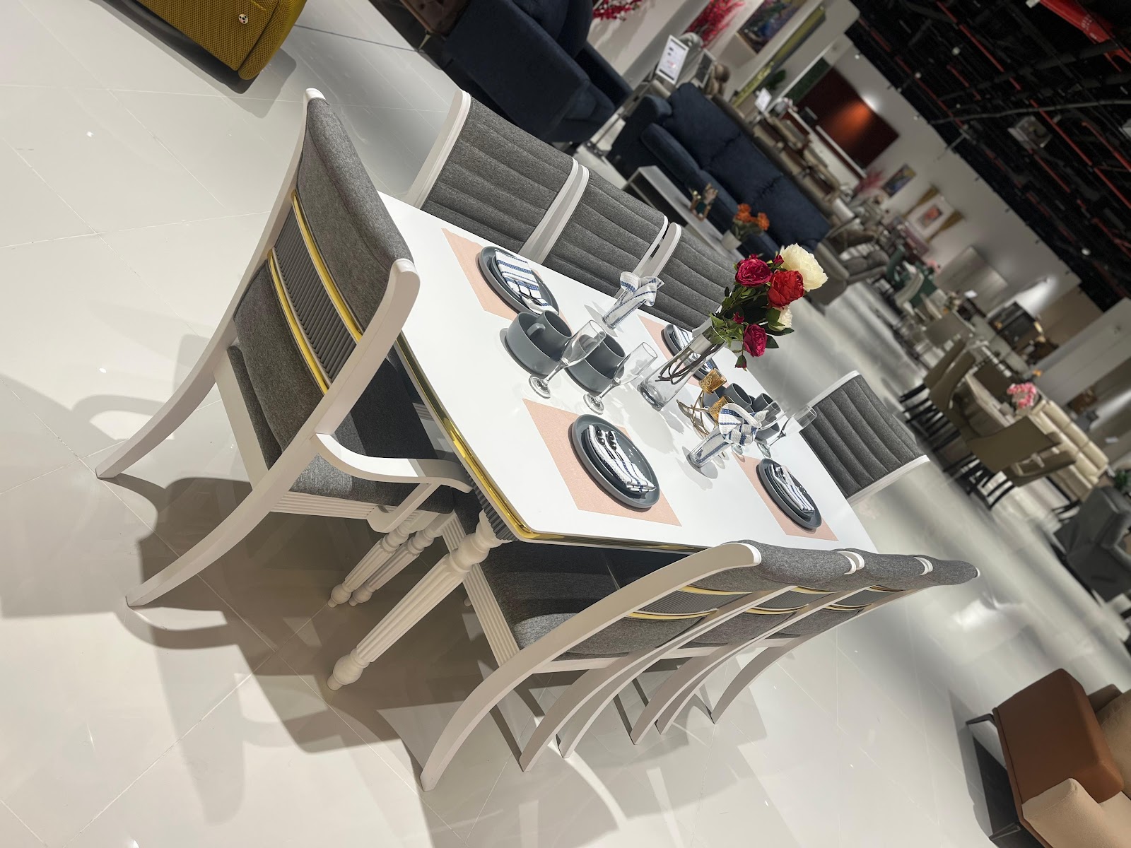 Royaloak Furniture Rak Mall Showroom - صورة 3