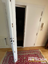 Photo n°4 de PROTEC'SON - Point Fort Fichet de Versailles à Versailles (Vitrier)