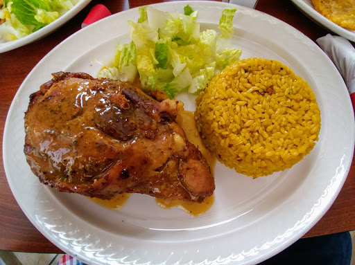 Tipicos Gurabo Logo