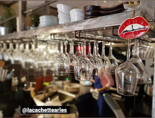 Photo n°1 de La cachette à Arles (Marchand de glaces)