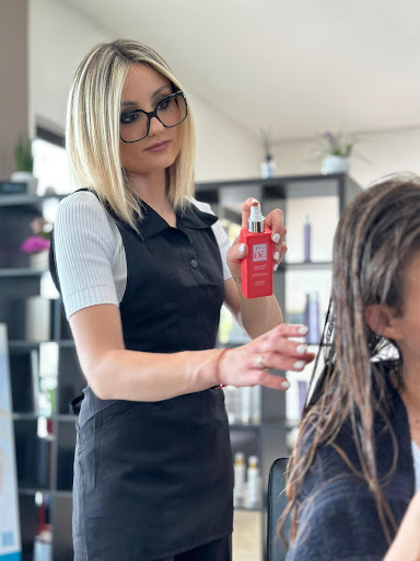 Silvia Cassandra Hair Stylist - Thumbnail