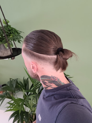 Oeno's Fade & Shave Corner | Barbershop - Thumbnail