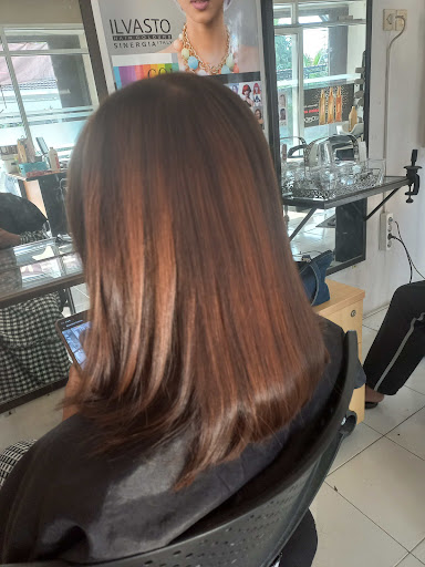 Salon Arini (est.1983)