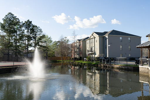 Mandeville Lake Apartments