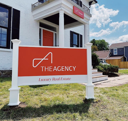Niusha Walker - The Agency Gallery - Canada