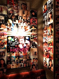 夜は昭和歌謡BAR 君こそスターだ！昼は昼カラスターだ！