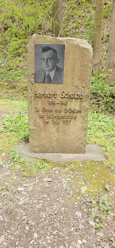 Herbert Schulze Gedenkstein - Visual