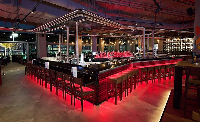 Loca Restaurant & Bar