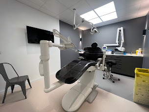 Photo n°1 de Centre Dentaire DENT&DENT Saint Cyr à Saint-Cyr-l'École (Cabinet dentaire)