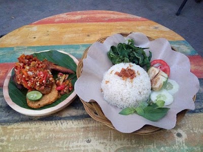 Photos of Kantin Yuank
