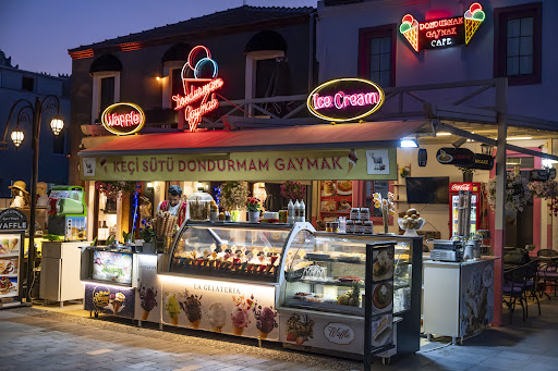 Dondurmam Gaymak Waffle Cafe Marmaris