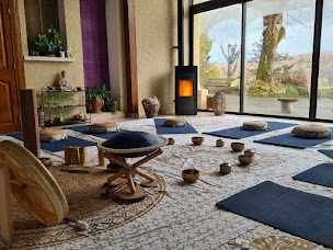 Photo n°2 de Centre Em'Amour : Accompagnement, Coaching, Méditation, Yoga, Cercle de Femmes, Voyage sonore, Soin sonore... à Chevrières (Centre de yoga)