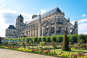 Photo n°5 de HOME 18 IMMOBILIER à Fussy (Agence immobilière)