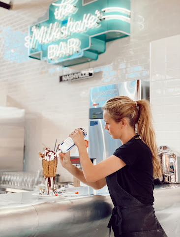 Gracie's Milkshake Bar by null