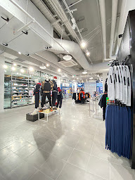 Photo n°39 de Foot Locker à Rosny-sous-Bois (Magasin de vêtements de sport)