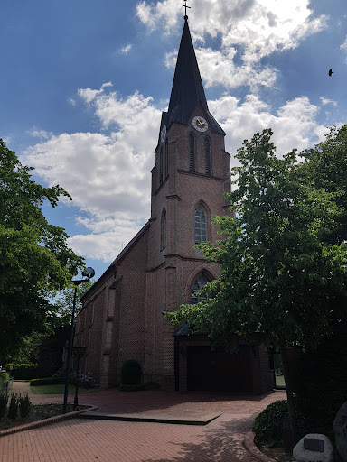 Katholische Kirche St. Ludger, Neuscharrel - Thumbnail